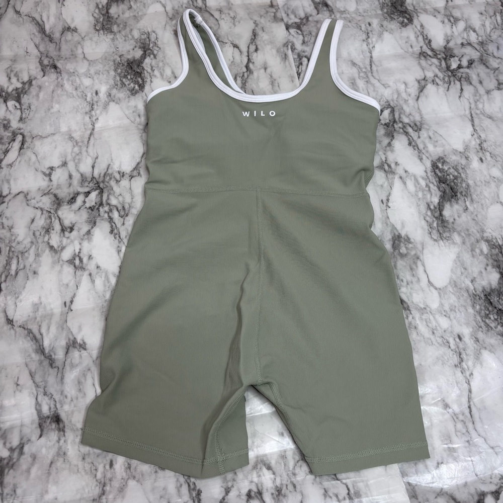 WILO Sage Green Ribbed Romper one piece White Trim Size small New NWT Athletic